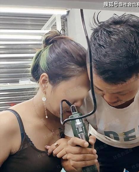 纪实 女子进工厂打螺丝,曾在夜店日入5000,胸前纹了一只黑蝴蝶